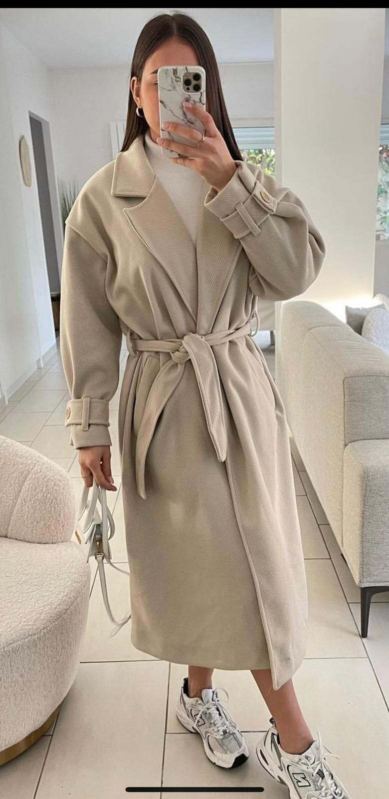 Manteau long à ceinture beige