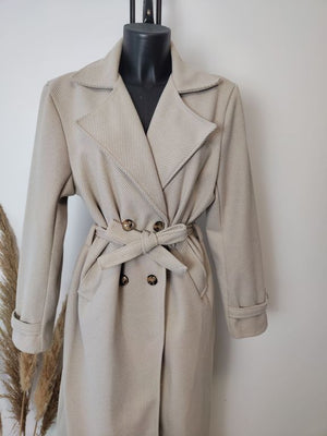 Manteau long à ceinture et boutons beige