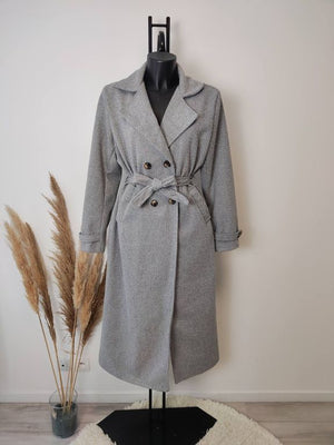 Manteau long à ceinture et boutons gris