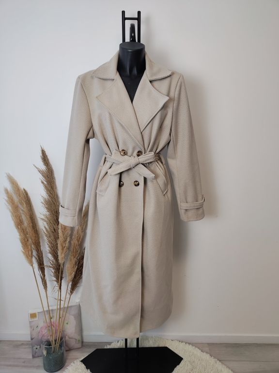 Manteau long à ceinture et boutons beige