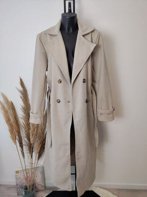 Manteau long à ceinture et boutons beige